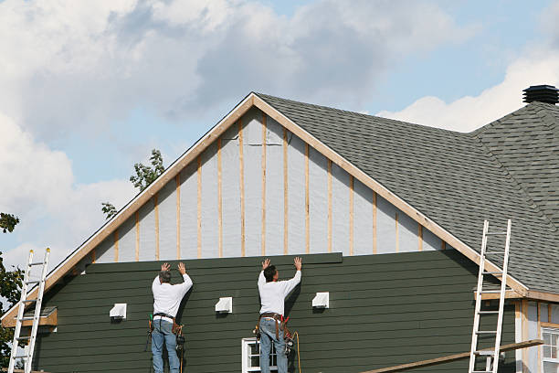 Professional Siding technician working in New Market, MD
